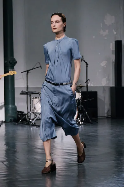 Look 15
